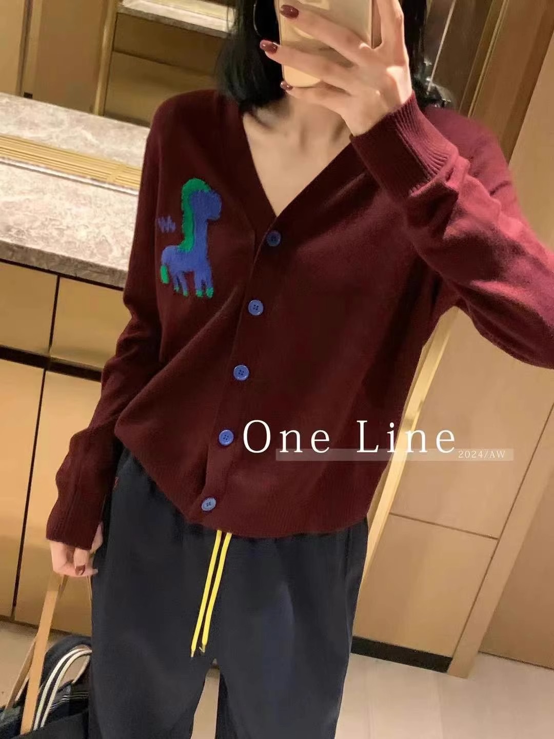 European station V-neck 100%ca - Home Office 2024 review and price